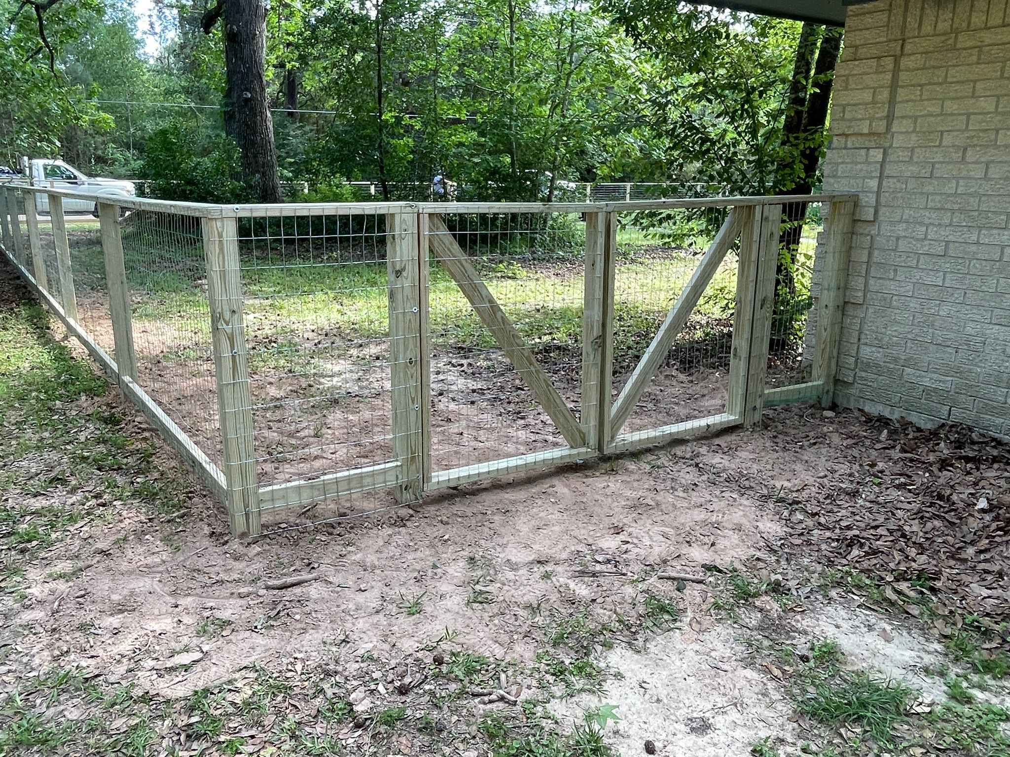 Secure Your Sanctuary: Mustang Fencing & Gates for 77076 Ranches - Image 3